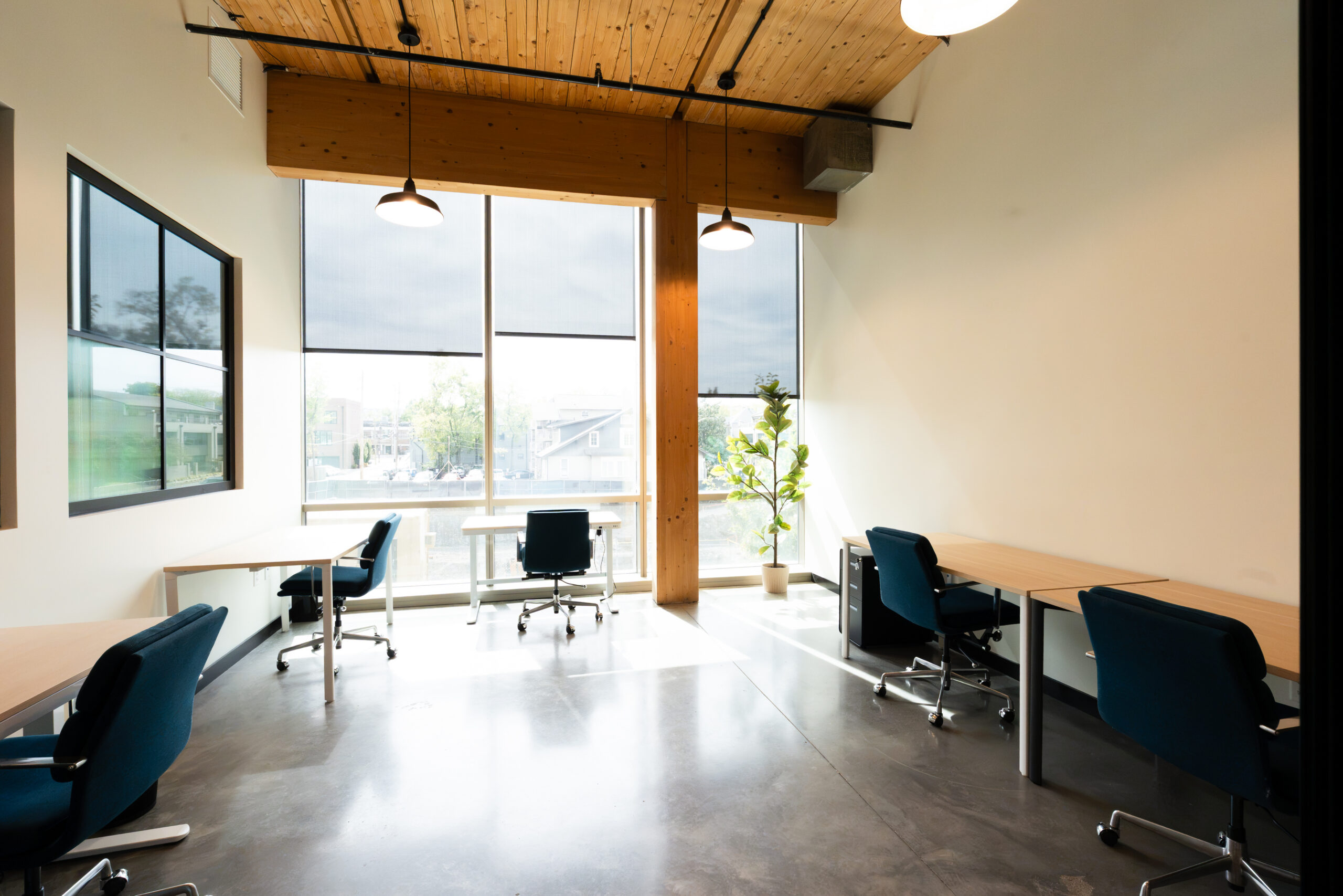 6-PERSON OFFICE empty